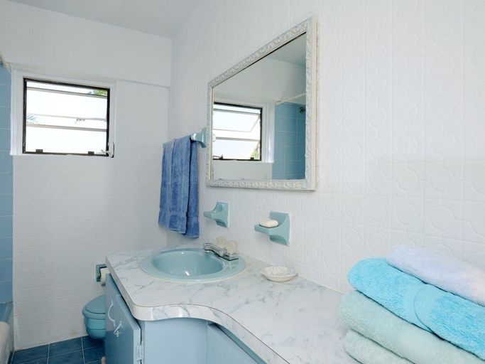 Bathroom 3, Seaside Sophistication: Elegant Estate With Sunset Views