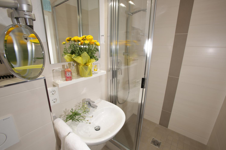 Bathroom 3, Gasthof Prinzregent Superior, Traunstein