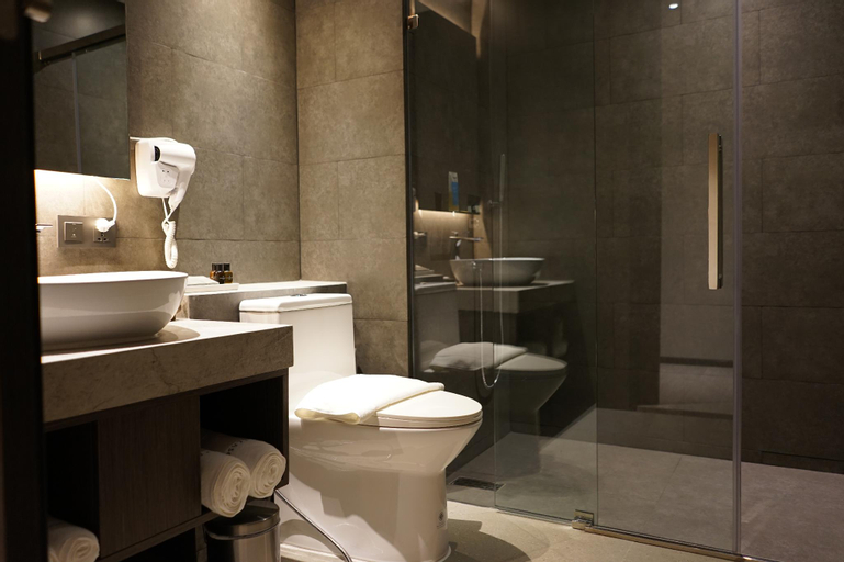 Bathroom 9