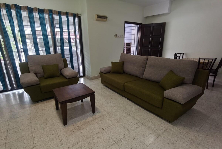 Others 5, Comfy Sofa & Sleep WIFI Netflix DualParking Landed, Seri Kembangan