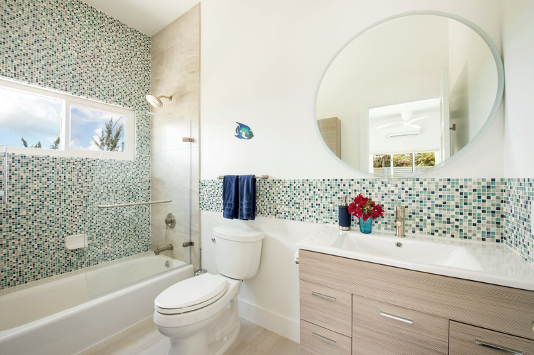 Bathroom 3, Banks Road Bliss: Relaxing Beachfront Cottage