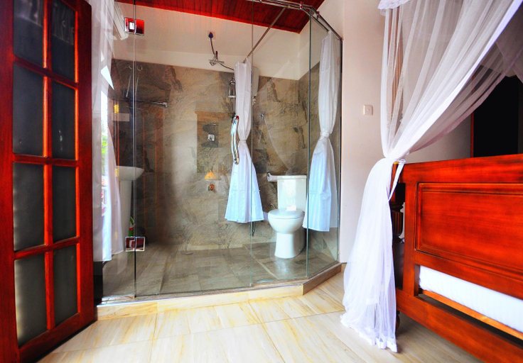 Bathroom 2, The Bend, Galle Four Gravets