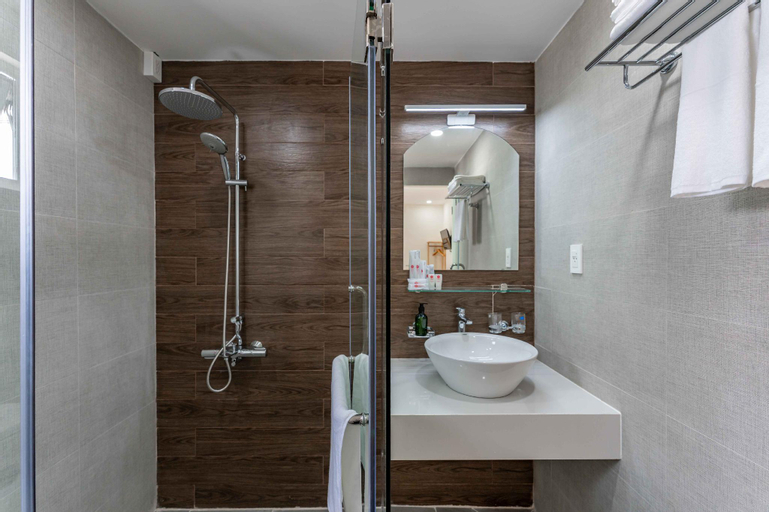 Bathroom 10
