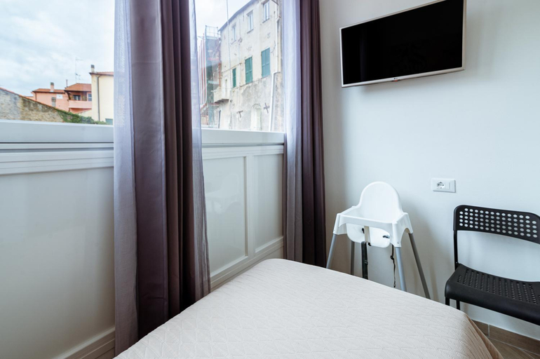Bedroom 2, "6 in centro" guest house, Imperia