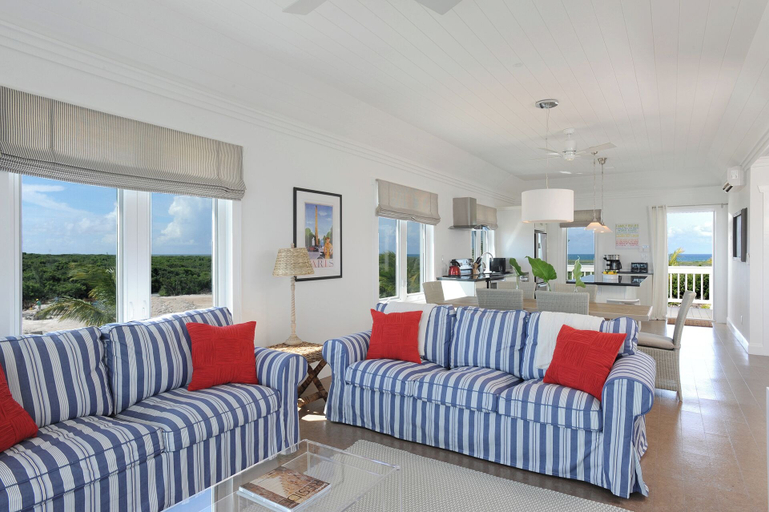 Others 5, Coastal Haven: Charming Beachfront Cottage With Pool