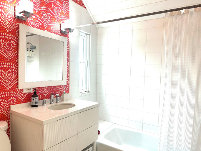 Bathroom 4, Coastal Comfort: Charming Cottage With Private Pool
