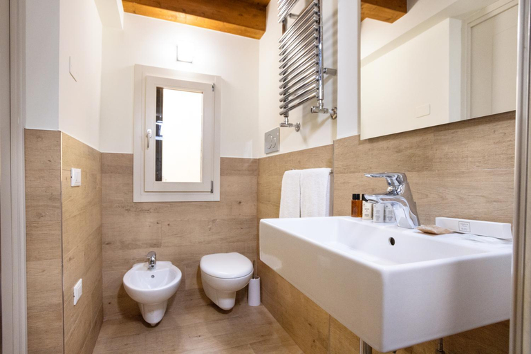 Bathroom 3, Palazzina Riello, Venezia