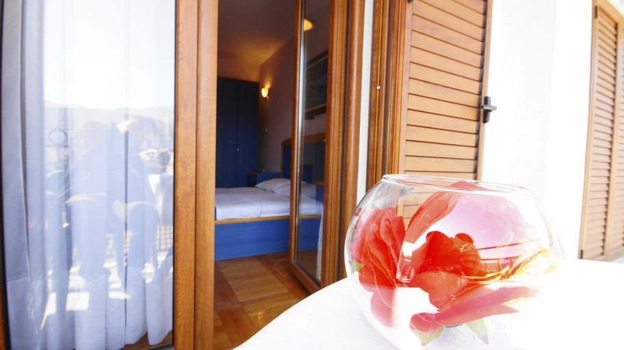 Others 5, Apartments Mikovic