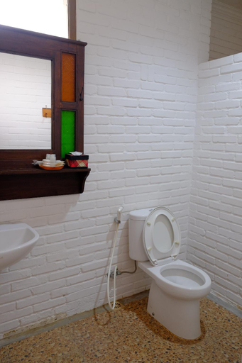 Bathroom 18