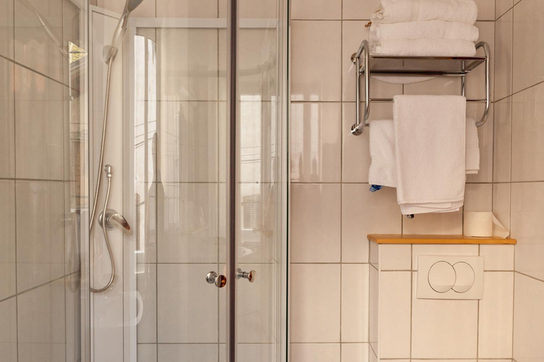Bathroom, Hotel Restaurant Les Alpins, Hautes-Alpes