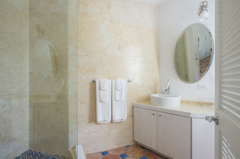 Bathroom 3, Seaside Serenity: Private Home With Ocean Views