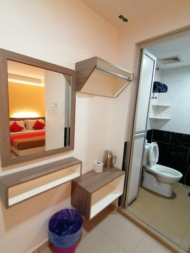 Bathroom 16