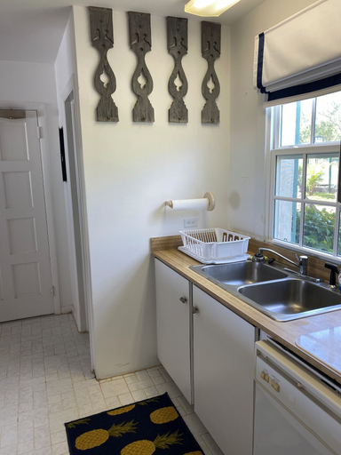 Others 3, Coastal Chic: Stylish Condo On Windermere Beach