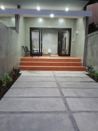 Exterior 9