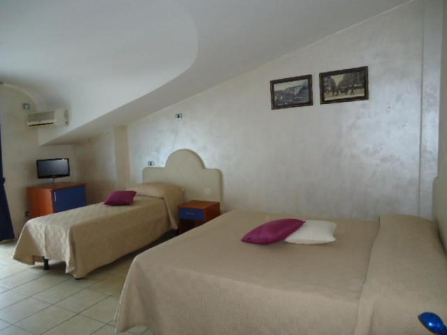 Bedroom 3, Tea Palace Hotel, Caserta