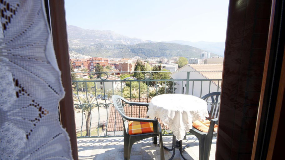 Others 3, Apartments Mikovic