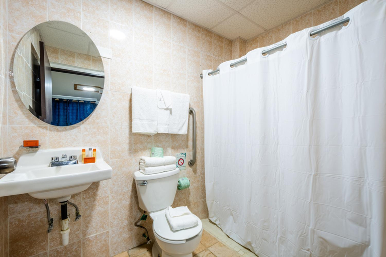 Bathroom 3, Vistas De La Bahia