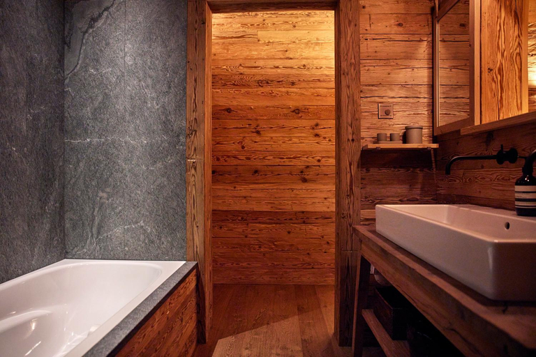 Bathroom 3, Berghuus Radons, Albula
