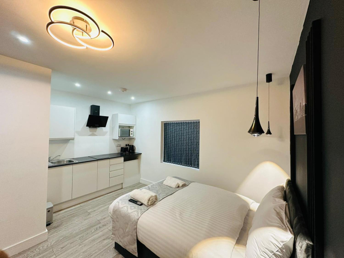 Bedroom 2, Heathrow Lodge, London