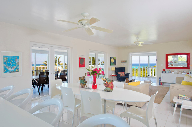 Food & Drinks, Coastal Comfort: Charming Cottage With Private Pool