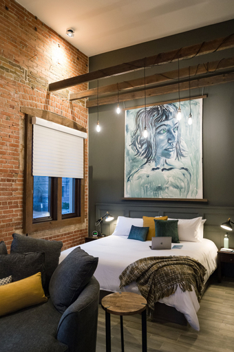 Bedroom 2, 48 King West Boutique Hotel, Leeds and Grenville