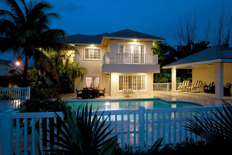 Sport & Beauty, Buttonwood Bliss: Lux Condo With Amenities