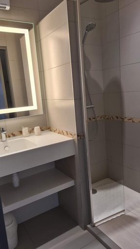 Bathroom 3, Villa Bettina, Loire-Atlantique