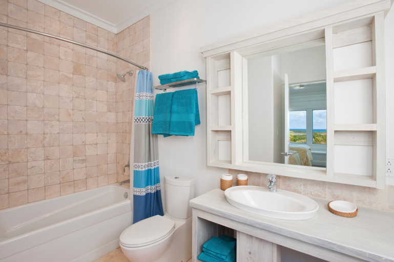 Bathroom 4, Oceanfront Hideaway: Luxurious Retreat With Stunning Views