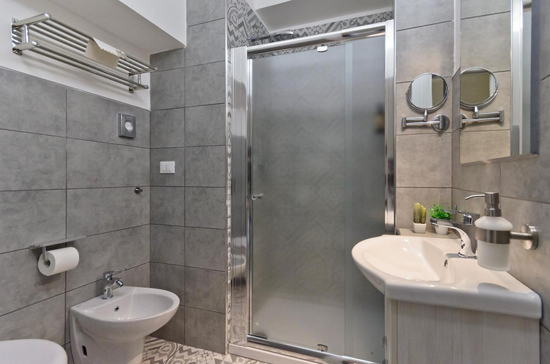 Bathroom 2, B&B TOHOUSE DELUXE, Torino