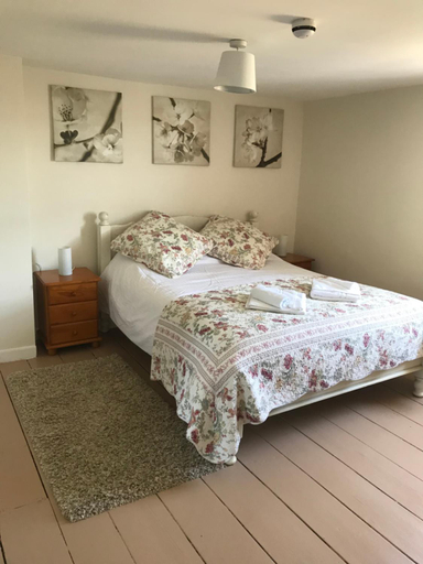 Bedroom 2, Red Lion Inn, Devon