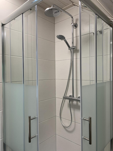 Bathroom 16