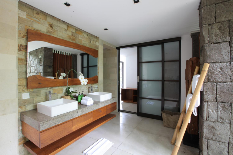 Bathroom 11