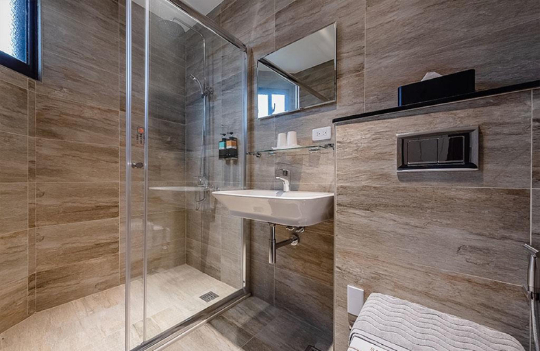 Bathroom 3, Ye Shu, Yilan