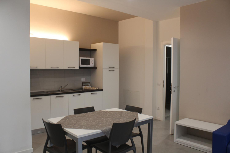 Others 5, Residenza Sante, Verona
