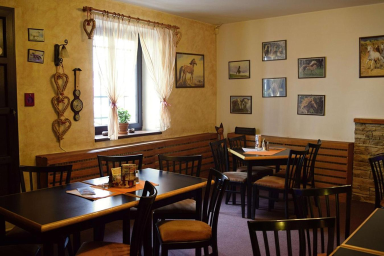 Others 3, Penzion a Restaurace Na Jizdarne, Kroměříž