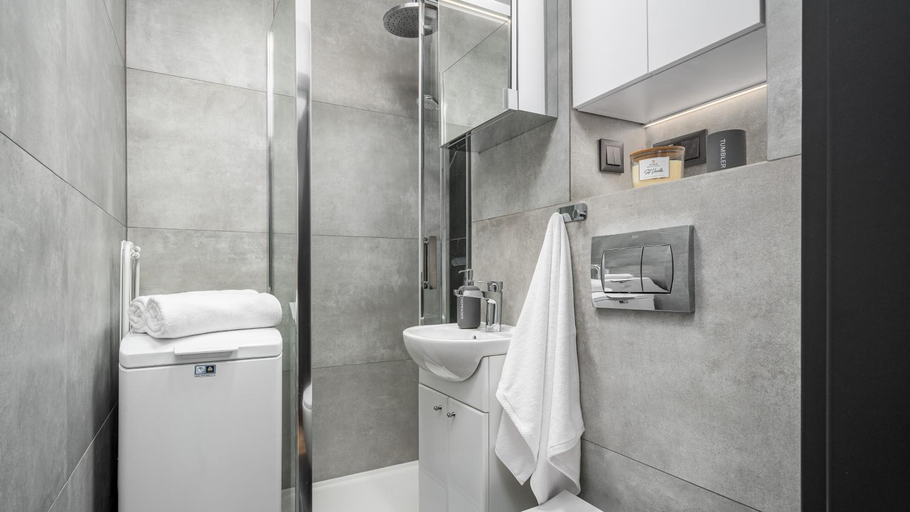 Bathroom 3, Zlota City Centre, Sun & Snow, Warsaw