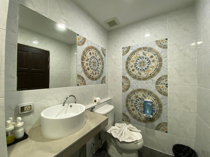 Bathroom 15