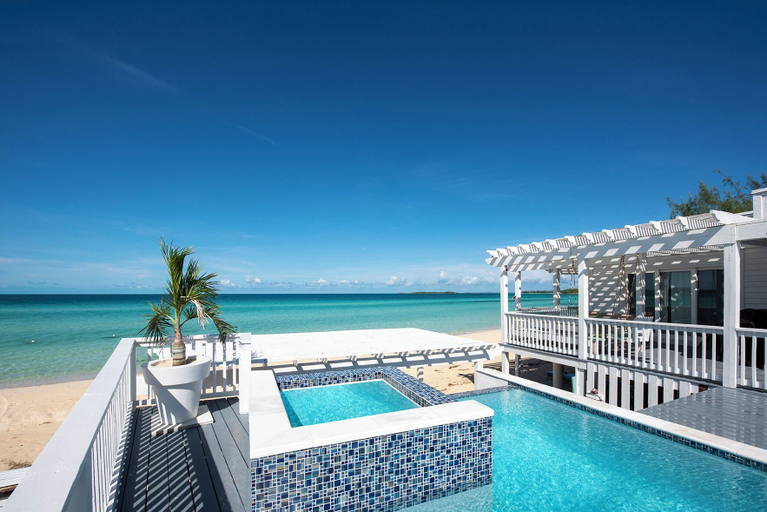 Sport & Beauty 4, Secluded Luxury: New Beachfront Home With Pool