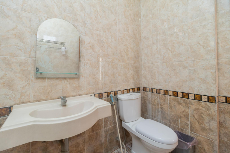 Bathroom 12