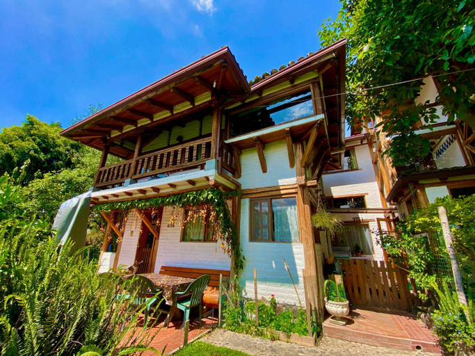 Others 4, Casa Magnolia, Quito