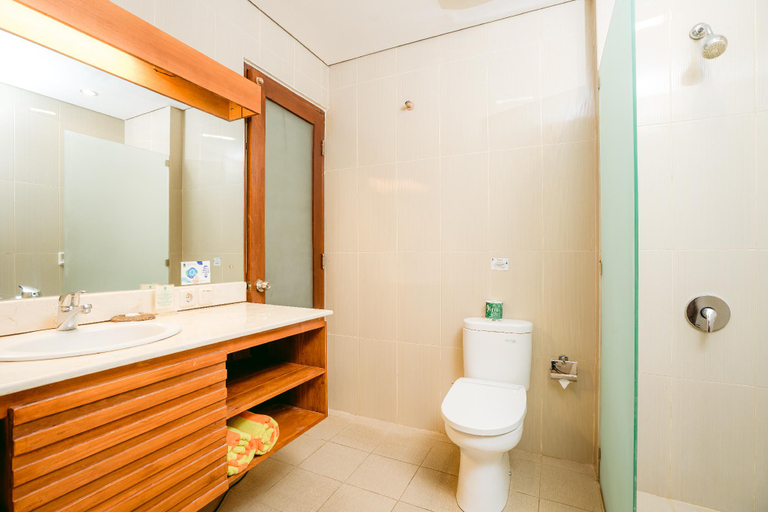 Bathroom 23