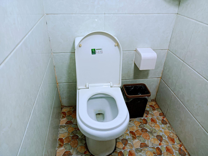 Bathroom 10