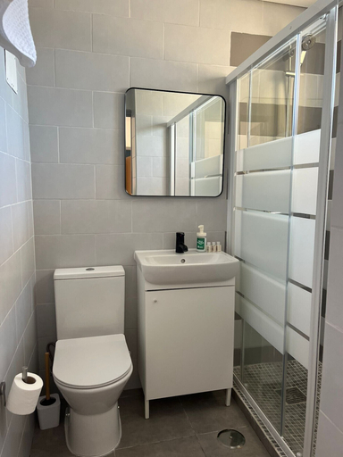 Bathroom, Marinha Garden Inn, Marinha Grande
