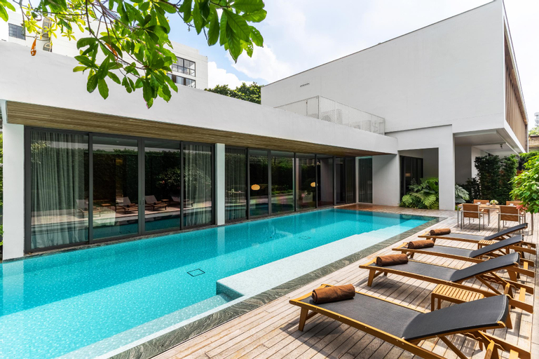 Swimming Pool 13