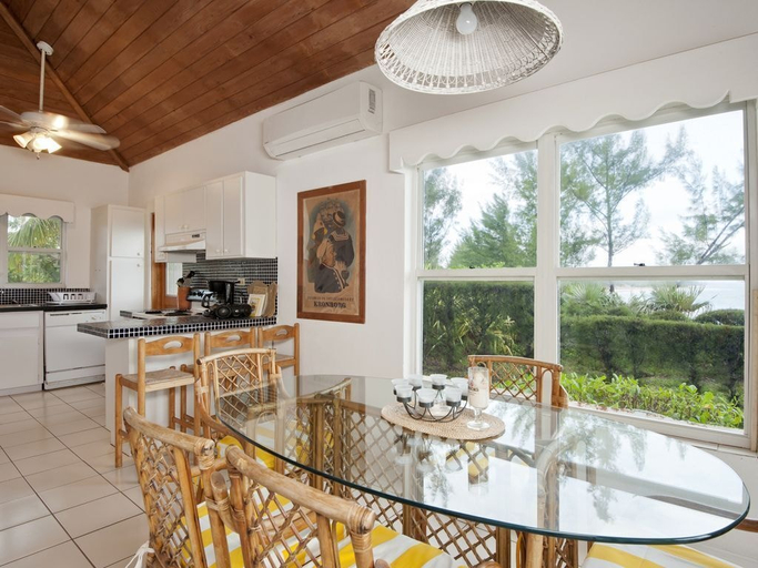 Others 3, Windermere Escape: Private Villa By The Beach