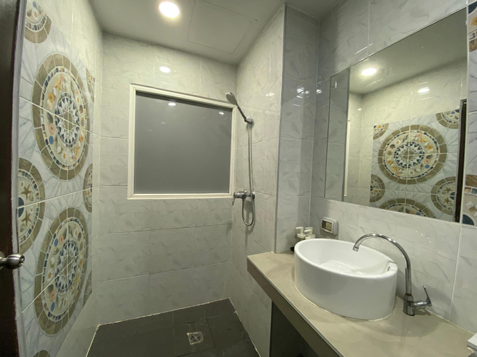 Bathroom 14