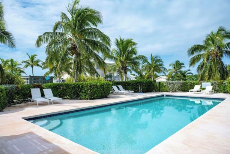 Sport & Beauty, Coastal Retreat: Newly Remodeled Beach House With Pool
