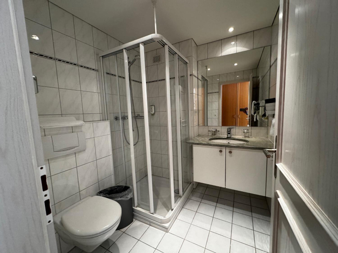 Bathroom 3