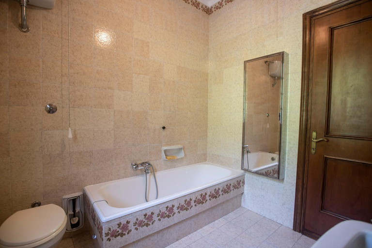 Bedroom 2, 081b) Historic Villa Il Vigneto 49, Sea view, Balcony, Free private parking, Genova