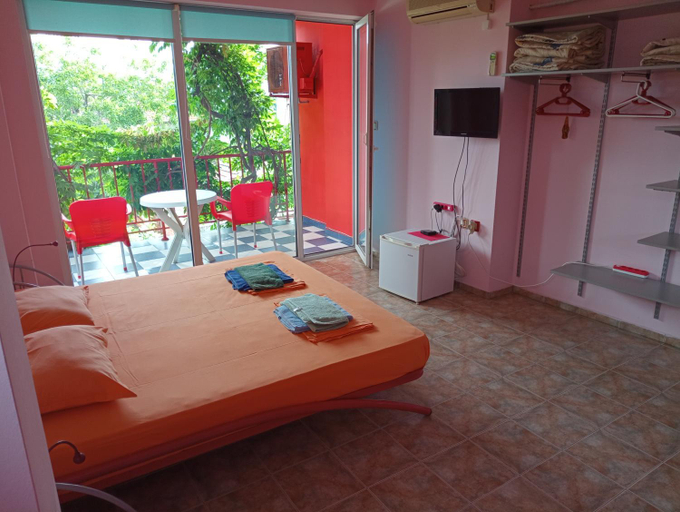 Bedroom 2, The Colourful Mansion Hotel, Tsarevo